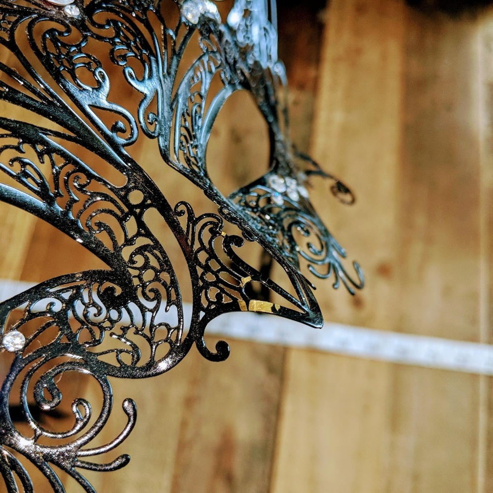 Butterfly Masquerade Mask - Picture 4 of 6